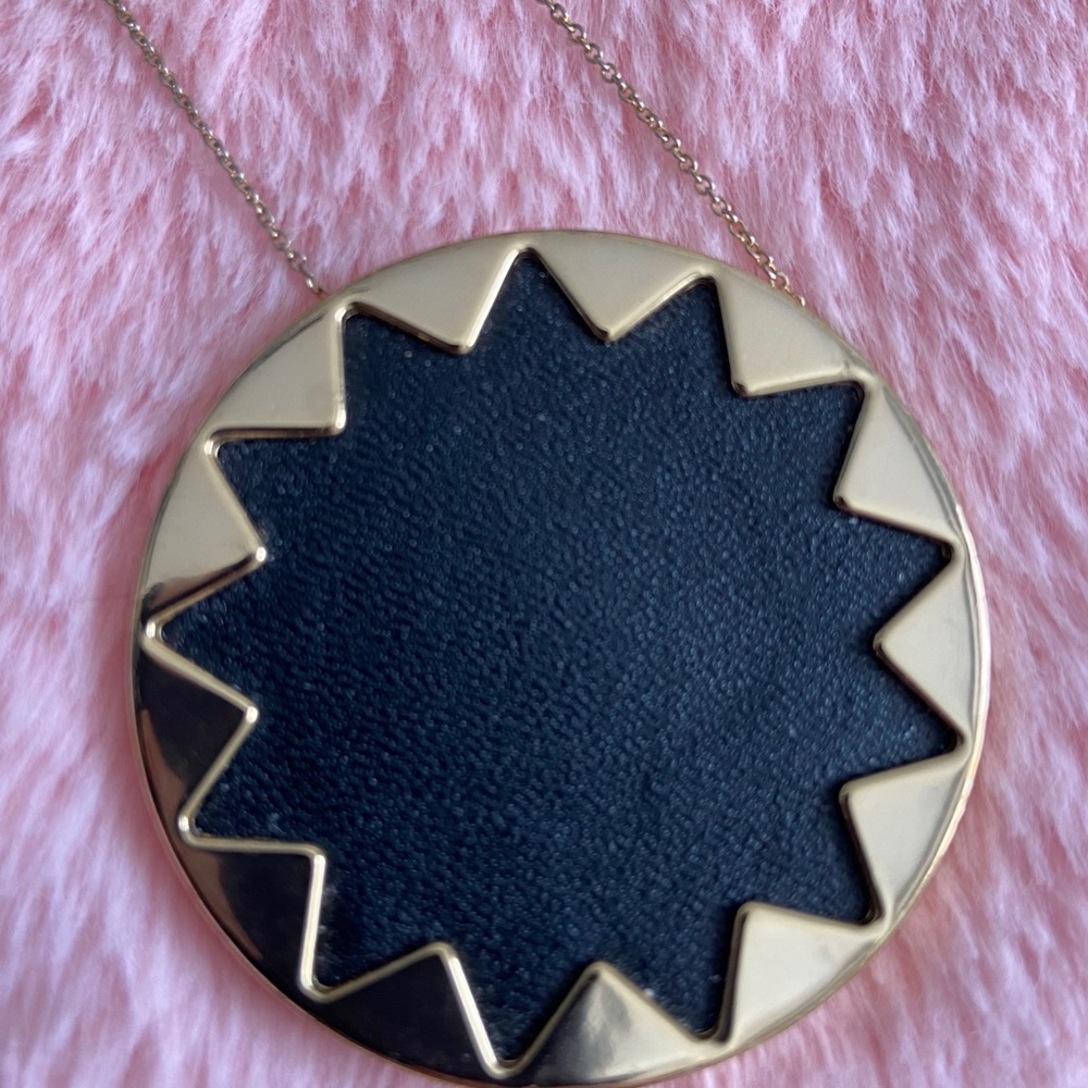 House of Harlow sunburst pendent necklace - Picture 4 of 5